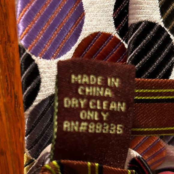 BCBG multi colored polkadotted tie 100% silk, hand sown - Picture 5 of 5